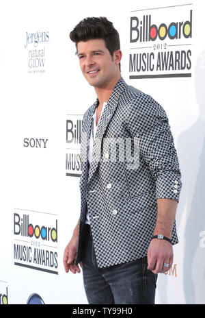 Musicista Robin Thicke arriva a 2012 Billboard Music Awards tenutosi al MGM Grand Hotel di Las Vegas, Nevada, il 20 maggio 2012. UPI/Jim Ruymen............. Foto Stock