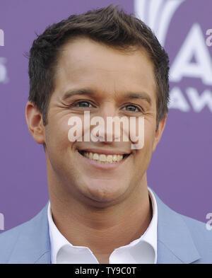 Il cantante Easton Corbin arriva al quarantottesimo Accademia annuale dei premi di musica country alla MGM Hotel in Las Vegas, Nevada, il 7 aprile 2013. UPI/David Becker Foto Stock