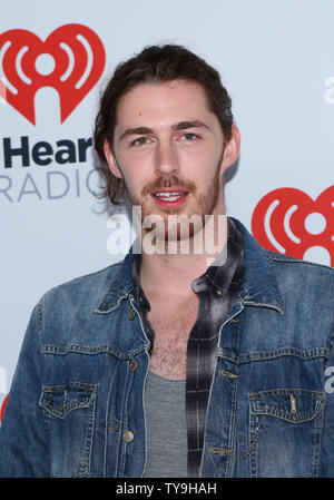 Hosier arriva per il iHeartRadio Music Festival a MGM Grand a Las Vegas, Nevada, il 19 settembre 2015. Foto di James Atoa/UPI Foto Stock