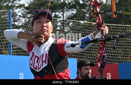 Minsk. La Bielorussia. Il 26 giugno 2019. L'Inna Stepanova (RUS) prendendo parte al womens ottiene il tiro con l'arco al secondo European games. Credito Bowden Garry/SIP Agenzia fotografica/Alamy live news. Foto Stock