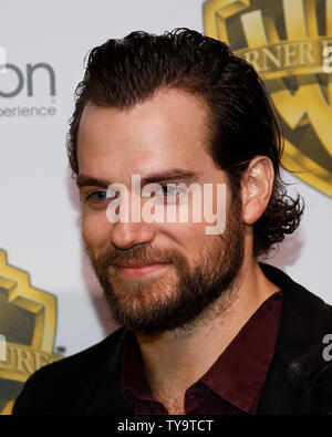 Attore Henry Cavill arriva per la Warner Bros Foto vi invita alla grande immagine a CinemaCon 2017, dal Colosseo al Caesars Palace a Las Vegas, Nevada, 29 marzo 2017. Foto di James Atoa/UPI Foto Stock