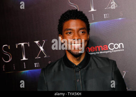 '21 ponti" star Chadwick Boseman arriva per il CinemaCon 2019 STXfilms tappeto rosso al Caesars Palace a Las Vegas, Nevada, il 2 aprile 2019. Foto di James Atoa/UPI Foto Stock