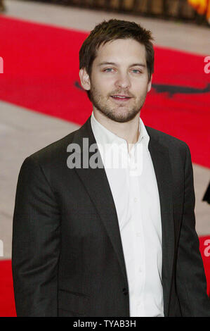 Attore americano Tobey Maguire al R.U. .premiere di Spider Man 2 a Londra il 12 luglio 2004. (UPI FOTO/Hugo Philpott) Foto Stock