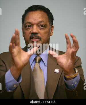 U.S.Politico Il reverendo Jesse Jackson offre un indirizzo sulla importanza del voto nero in Gran Bretagna il 9 marzo 2005 a Londra. L'ex candidata presidenziale è un sostegno alla "Operazione Black voto" per incoraggiare il voto nero in Gran Bretagna la prossima elezione generale. (UPI foto/Hugo Philpott) Foto Stock