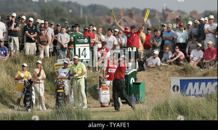 American Phil Mickelson unità del XIV foro al Royal Liverpool Golf Club in 135Open Championship in Hoylake Luglio 21, 2006. (UPI foto/Hugo Philpott) Foto Stock