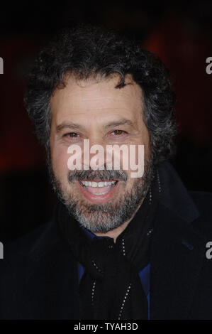 Regista americano Edward Zwick assiste la premiere europeo di "diamanti di sangue" di Odeon Leicester Square a Londra il 23 gennaio 2007. (UPI foto/Rune Hellestad) Foto Stock