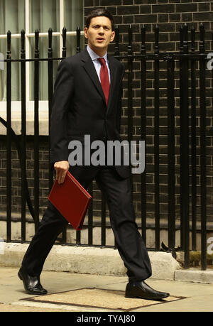 Segretario di Stato per gli affari esteri David Miliband arriva al n. 10 di Downing Street per la sua prima riunione del gabinetto con il nuovo primo ministro britannico Gordon Brown il 29 giugno 2007. (UPI foto/Hugo Philpott) Foto Stock