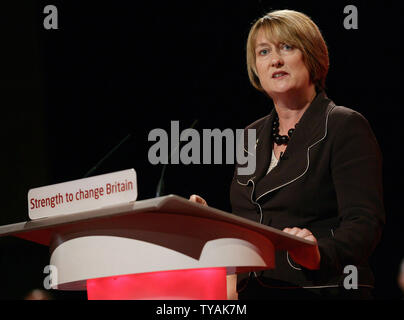 La Gran Bretagna è Home Secretary Jacqui Smith parla ai delegati su legge e ordine del giorno finale del lavoro annuale conferenza di partito a Bournemouth, Gran Bretagna, il 27 settembre 2007. (UPI foto/Hugo Philpott) Foto Stock