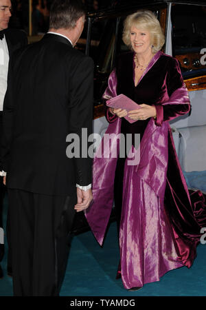 HRH Duchessa di Cornovaglia Camilla Parker Bowles assiste la premiere di 'The Other Boleyn Girl' di Odeon Leicester Square a Londra il 19 febbraio 2008. (UPI foto/Rune Hellestad) Foto Stock