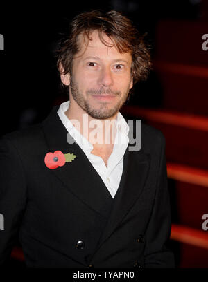 Attore francese Mathieu Amalric assiste la prima mondiale di "Quantum Of Solace" di Odeon Leicester Square a Londra il 29 ottobre 2008. (UPI foto/Rune Hellestad) Foto Stock