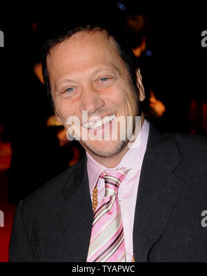 Attore americano Rob Schneider assiste la premiere del "Bedtime Stories" di Odeon, Kensington di Londra il 11 dicembre 2008. (UPI foto/Rune Hellestad) Foto Stock