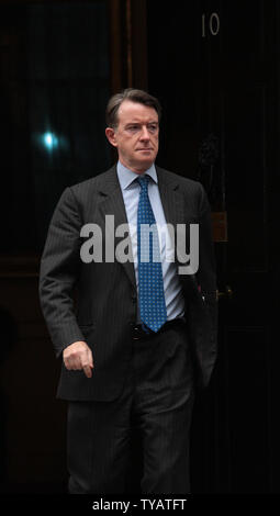 Il ministro per gli affari Peter Mandelson foglie No.10 Downing Street dopo il suo gabinetto incontro con il Primo ministro britannico Gordon Brown a Londra il 9 giugno 2009. Il primo ministro Brown fatte alcune nuove nomine per il suo gabinetto in seguito alle critiche sulla sua leadership. (UPI foto/Hugo Philpott) Foto Stock