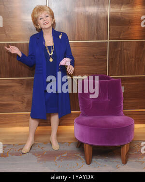 Actrice americano Debbie Reynolds assiste un photocall per promuovere il suo nuovo tour del Regno Unito "Viva & favoloso' presso il Sofitel St James a Londra il 1 aprile 2010. UPI/Rune Hellestad Foto Stock