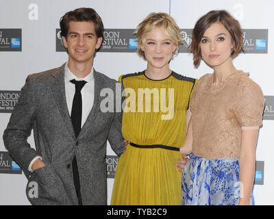 Attore britannico Andrew Garfield, attrici Carey Mulligan e Keira Knightley frequentare un photocall per 'Non lasciate mai mi va' a Vue, Leicester Square a Londra il 13 ottobre 2010. UPI/Rune Hellestad Foto Stock