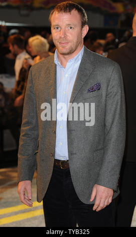 Direttore britannico Guy Ritchie assiste la premiere del 'Due data all' Impero, Leicester Square a Londra il 3 novembre 2010. UPI/Rune Hellestad Foto Stock