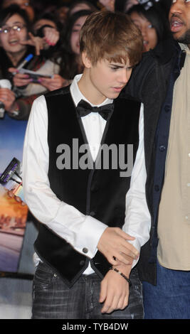 Il cantante canadese Justin Bieber assiste la premiere europeo di "Justin Bieber: Mai dire mai' all'O2 Arena di Londra il 16 febbraio 2011. UPI/Rune Hellestad Foto Stock