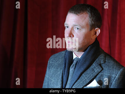 Direttore britannico Guy Ritchie assiste la premiere del"Sherlock Holmes: un gioco di ombre' all impero, Leicester Square a Londra il 8 dicembre 2011. UPI/Rune Hellestad Foto Stock