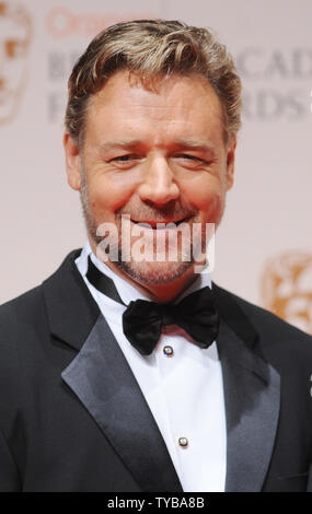 Attore australiano Russell Crowe assiste la sala stampa "Orange British Academy Film Awards" presso la Royal Opera House di Londra il 12 febbraio 2012. UPI/Rune Hellestad Foto Stock