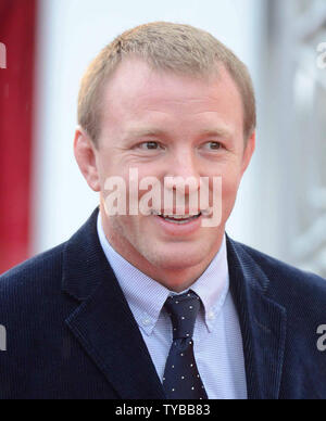 Inglese sceneggiatore e regista Guy Ritchie assiste il Regno Unito premiere di 'African Gatti " al BFI Southbank di Londra il 25 aprile 2012. UPI/Paolo Treadway Foto Stock