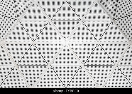Moderno soffitto metallico Modello punteggiato Foto Stock