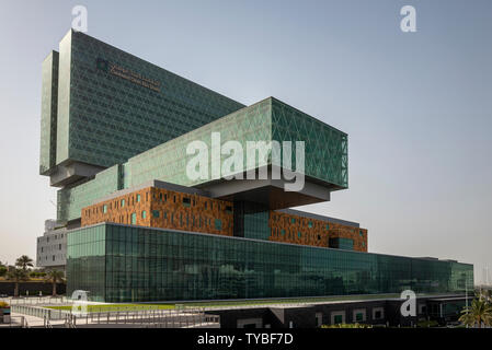 La moderna architettura della Cleveland Clinic Hospital sull isola Maryah, Abu Dhabi, Emirati arabi uniti Foto Stock