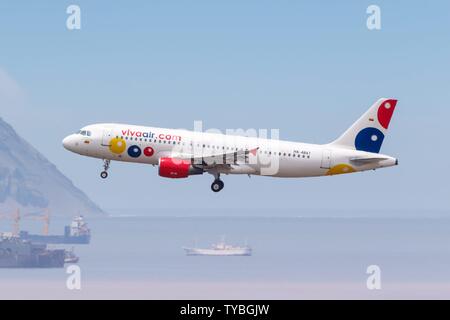 Lima, Perù - Febbraio 1, 2019: Vivaair Airbus A320 aeroplano a Lima airport (LIM) in Perù. | Utilizzo di tutto il mondo Foto Stock