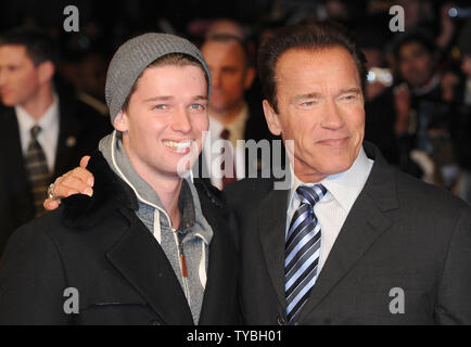 Austrian/attore americano Arnold Schwarzenegger e suo figlio Patrick Schwarzenegger frequentare la premiere europeo dell 'ultimo Stand' all'Odeon West End a Londra il 22 gennaio 2013. UPI/Paolo Treadway Foto Stock