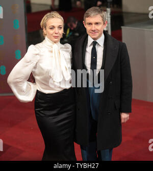 Attore britannico Martin Freeman e il partner arriva al Baftas Cerimonia di Premiazione presso la Royal Opera House di Londra il 10 febbraio 2013. UPI/Hugo Philpott Foto Stock