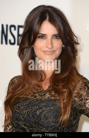 Attrice spagnola Penelope Cruz assiste una speciale proiezione di "il consigliere' all'Odeon West End di Londra il 3 ottobre 2013. UPI/Paolo Treadway Foto Stock