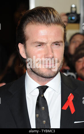 Inglese ex calciatore David Beckham assiste la prima mondiale di "classe di 92' a l'Odeon West End a Londra il 1 dicembre 2013. UPI/Paolo Treadway Foto Stock