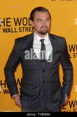 Attore americano Leonardo DiCaprio assiste il Regno Unito premiere di "Il lupo di Wall Street' all'Odeon Leicester Square a Londra il 9 gennaio 2014. UPI/Paolo Treadway Foto Stock