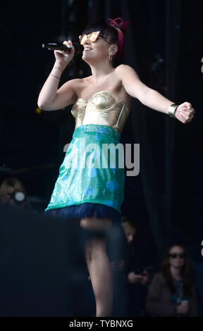 Inglese il cantante-cantautore Lily Allen suona dal vivo durante la BBC Radio 1's Big Weekend a Glasgow in Inghilterra il 24 maggio 2014. UPI/Paolo Treadway Foto Stock