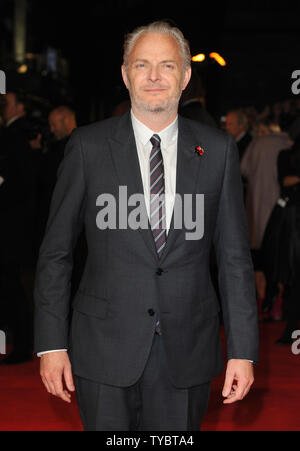 Regista americano Francis Lawrence assiste la prima mondiale di "la fame di giochi: Mockingjay parte 1' di Odeon Leicester Square a Londra il 10 novembre 2014. UPI/Paolo Treadway Foto Stock