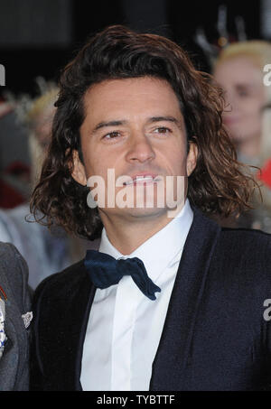 Attore inglese Orlando Bloom assiste la prima mondiale di "The Hobbit: la Battaglia dei cinque eserciti all' Odeon Leicester Square a Londra il 1 dicembre 2014. UPI/Paolo Treadway Foto Stock