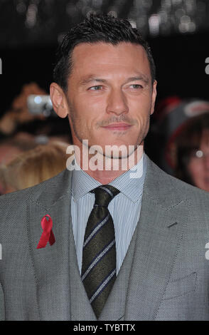 Attore gallese Luke Evans assiste la prima mondiale di "The Hobbit: la Battaglia dei cinque eserciti all' Odeon Leicester Square a Londra il 1 dicembre 2014. UPI/Paolo Treadway Foto Stock