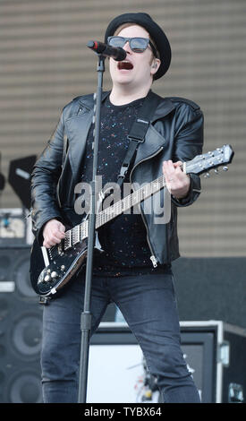 Cantante americana/ chitarrista Patrick Stump esegue con Fall Out Boy presso la BBC Radio Big Weekend in Norwich il 23 maggio 2015. Foto di Rune Hellestad/ UPI Foto Stock