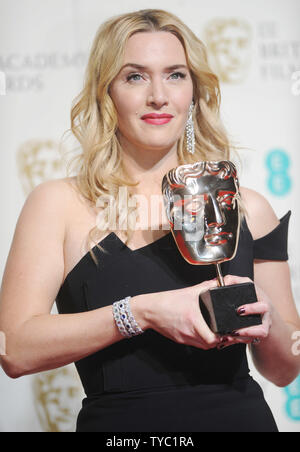 British attrice Kate Winslet assiste il vincitore della camera presso l'EE British Academy Film Awards presso la Royal Opera House di Londra il 14 febbraio 2016. Foto di Rune Hellestad/UPI Foto Stock