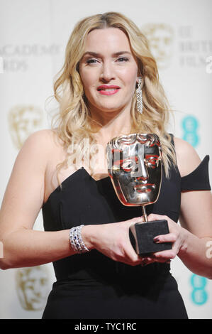 British attrice Kate Winslet assiste il vincitore della camera presso l'EE British Academy Film Awards presso la Royal Opera House di Londra il 14 febbraio 2016. Foto di Rune Hellestad/UPI Foto Stock