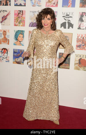 Inglese attrice Joan Collins assiste la Vogue 100 Cena di Gala a Kensington Gardens a Londra il 23 maggio 2016. Foto di Paul Treadway/ UPI Foto Stock