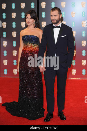 Attrice inglese Amelia Warner e Nord attore irlandese Jamie Dornan frequentare il settantesimo EE British Academy Film Awards (BAFTA) alla Royal Albert Hall di Londra il 12 febbraio 2017. Foto di Paul Treadway/ UPI Foto Stock