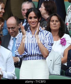 Meghan Duchessa di Sussex orologi il finale donne del 2018 campionati di Wimbledon di Londra il 14 luglio 2018. Kerber sconfitto Williams 6-3,6-3. Foto di Hugo Philpott/UPI Foto Stock