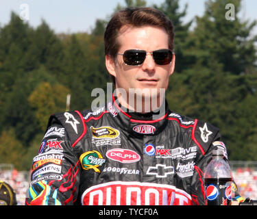 Jeff Gordon durante le presentazioni del driver prima dell' inizio della NASCAR Sprint Cup Series Sylvania 300 in New Hampshire Motor Speedway in Loudon, New Hampshire il 25 settembre 2011. UPI/Malcolm Speranza Foto Stock