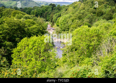 Il Grado 1 elencati xvii secolo Cysylltau ponte sopra il fiume Dee vicino a Trevor, Clwyd, Wales, Regno Unito Foto Stock