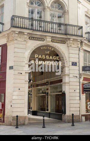 Passaggio Pommeraye ist eine Einkaufspassage a Nantes. Es wurde 1843 eröffnet. // Passaggio Pommeraye - aperto nel 1843 - è shopping arcade a Nantes. Foto Stock