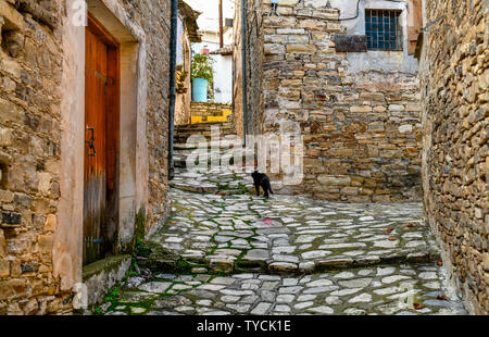 Gasse, Bergdorf Pano Lefkara, Republik Zypern Foto Stock