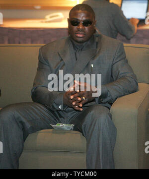 Undefeated 250 libbra heavyweight fighter (23-0-21 KO's), Samuel Pietro della Nigeria annuncia il nono combattenti nominale prossima lotta con la presente NABA Heavyweight Champion Tauras Sykes in Reno NV di Luglio 2, 2005. La conferenza stampa si terrà al Mandalay Bay di Las Vegas il 7 maggio 2005. (UPI foto/Roger Williams) Foto Stock