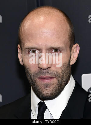 Attore Jason Statham assiste il pioniere dell'anno la cena al Caesars Palace durante il CinemaCon, la convenzione ufficiale dell Associazione Nazionale dei proprietari di teatro, in Las Vegas, Nevada, il 22 aprile 2015. Foto di David Becker/UPI Foto Stock