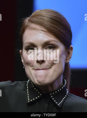 L'attrice Julianne Moore appare al Caesars Palace durante il CinemaCon, la convenzione ufficiale dell Associazione Nazionale dei proprietari di teatro, in Las Vegas, Nevada, il 23 aprile 2015. Foto di David Becker/UPI Foto Stock