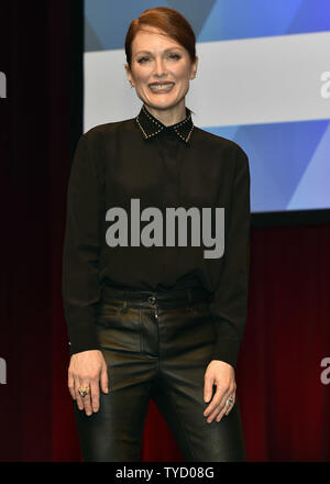 L'attrice Julianne Moore appare al Caesars Palace durante il CinemaCon, la convenzione ufficiale dell Associazione Nazionale dei proprietari di teatro, in Las Vegas, Nevada, il 23 aprile 2015. Foto di David Becker/UPI Foto Stock