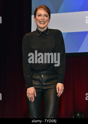 L'attrice Julianne Moore appare al Caesars Palace durante il CinemaCon, la convenzione ufficiale dell Associazione Nazionale dei proprietari di teatro, in Las Vegas, Nevada, il 23 aprile 2015. Foto di David Becker/UPI Foto Stock